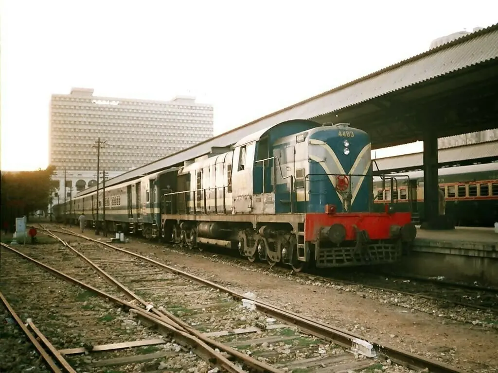 Rail infrastructure from Karachi to Dhabeji inspected