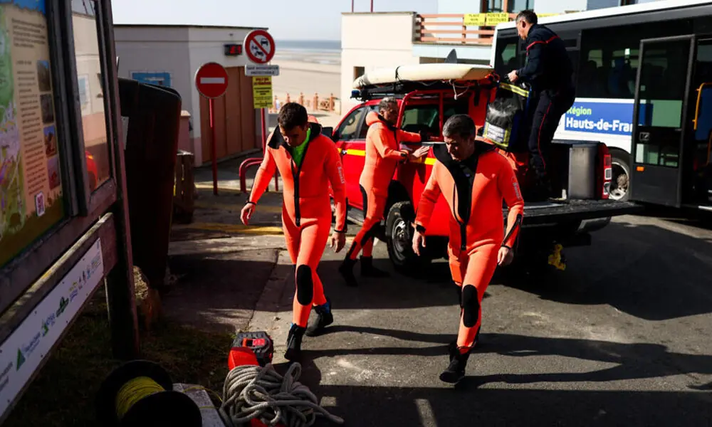 Four migrants die trying to cross Channel