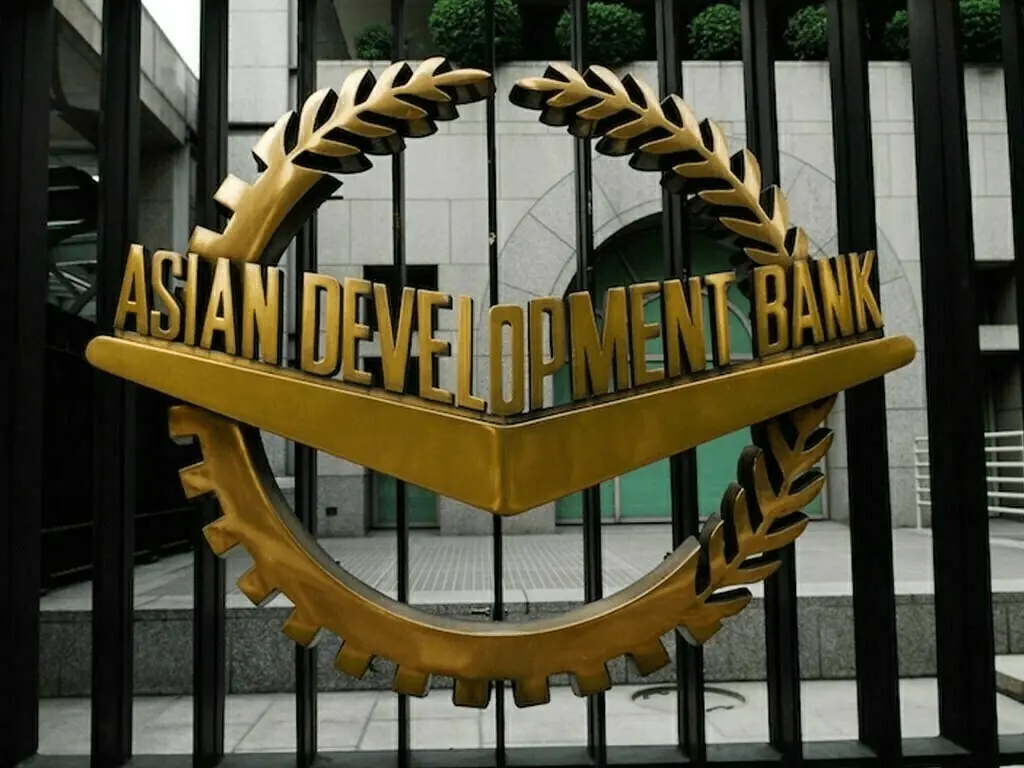 ADB says Pakistan’s economy stabilising but warns of significant downside risks