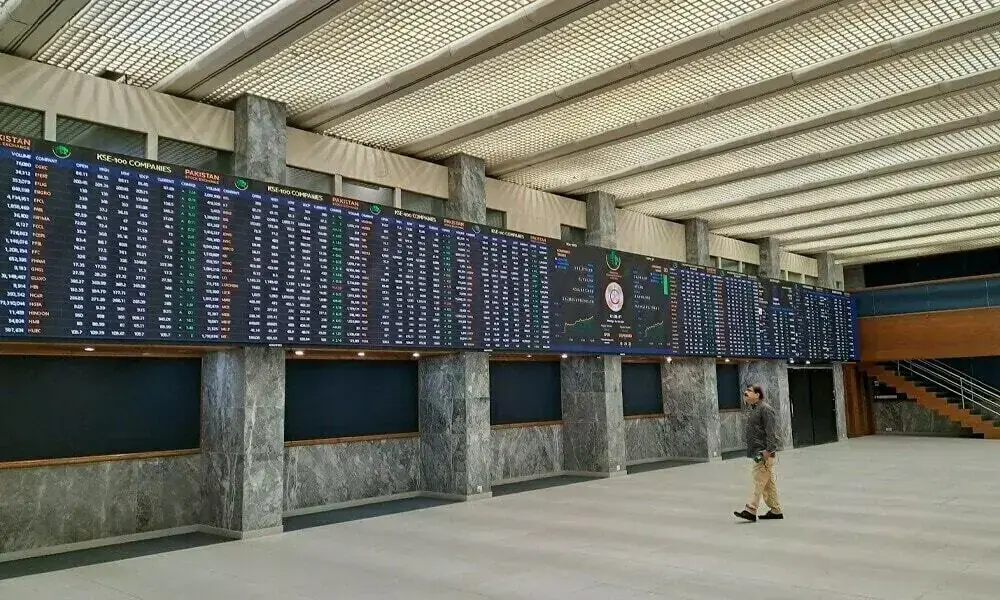 Selling returns to bourse, KSE-100 down nearly 2%