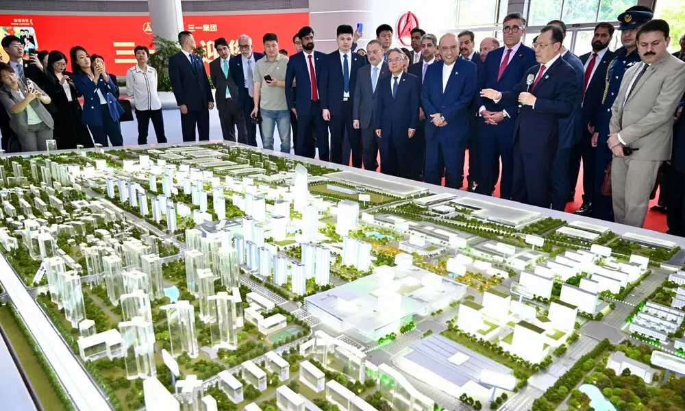 President visits heavy machinery manufacturer