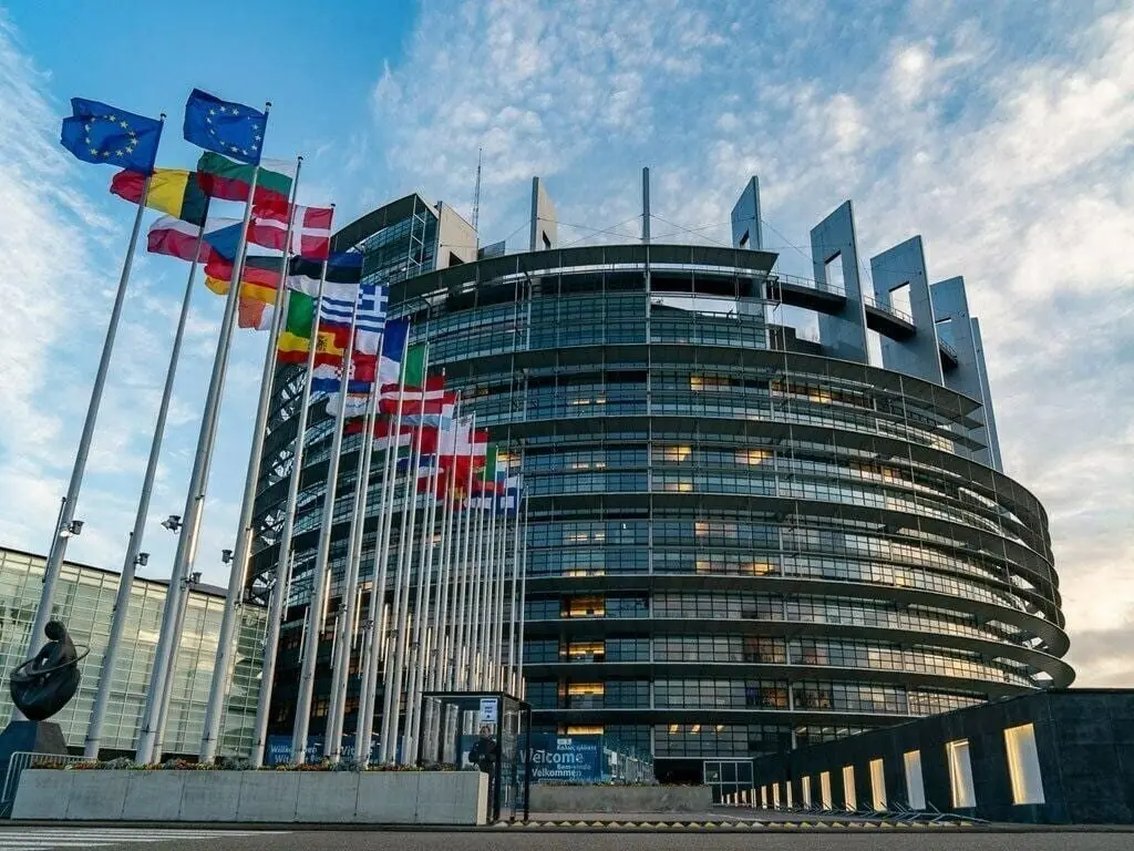 EU lawmakers back blockbuster long-term budget
