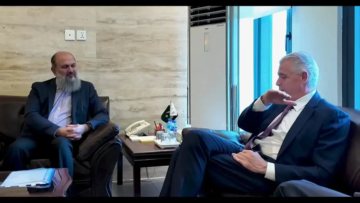 Jam, Philip Morris team discuss illicit cigarette trade