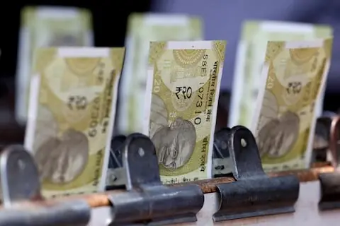 Oil rise on renewed US-Iran hostilities set to fizzle India rupee rally