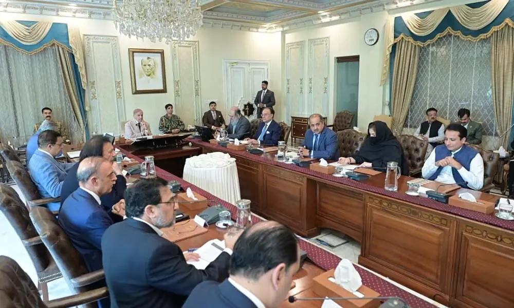 SBP chief informs PM: Loans extended to private sector reach Rs1trn