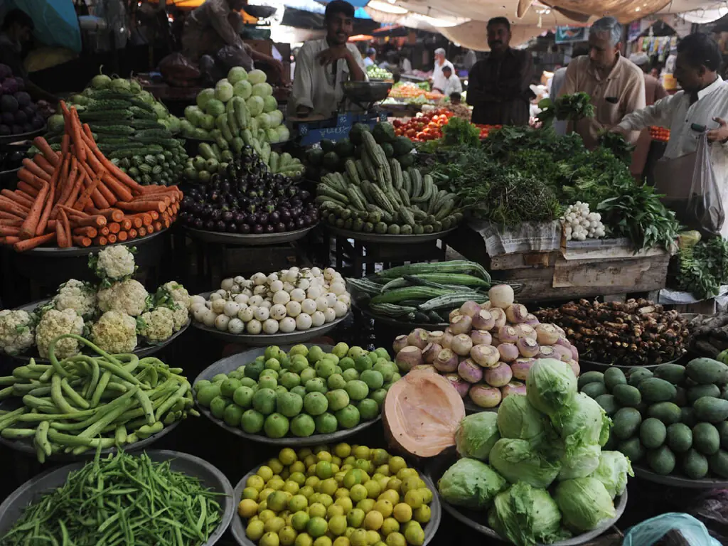 Prices of vegetables, seasonal fruits show upward trend