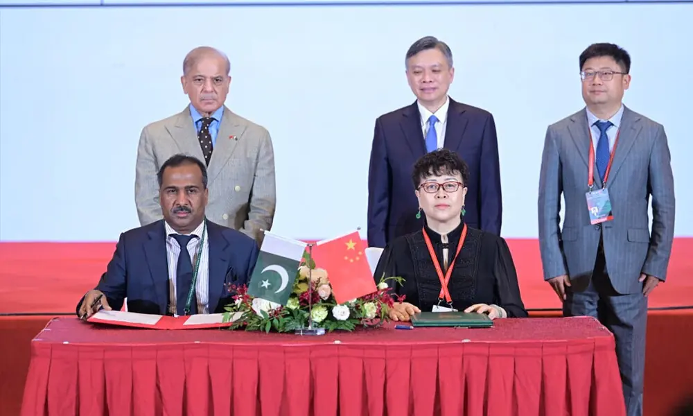 Pakistani, Chinese companies sign $1.22 billion deals at conference