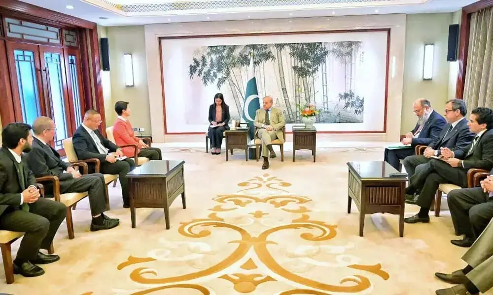 PM meets top corporate CEOs in Hangzhou