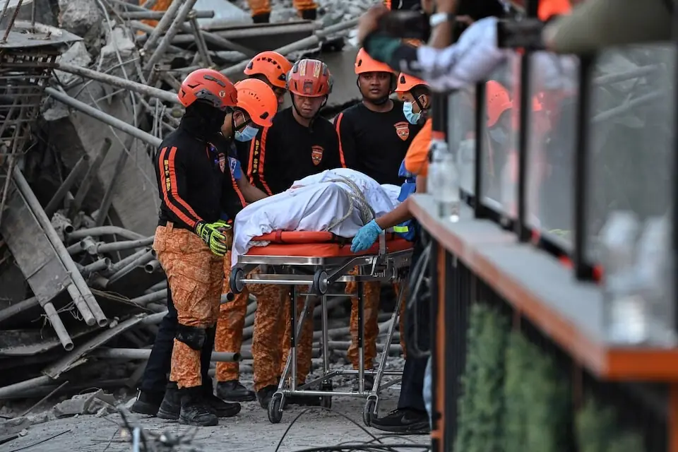 Death toll rises to three with 17 still missing after Philippine building collapse