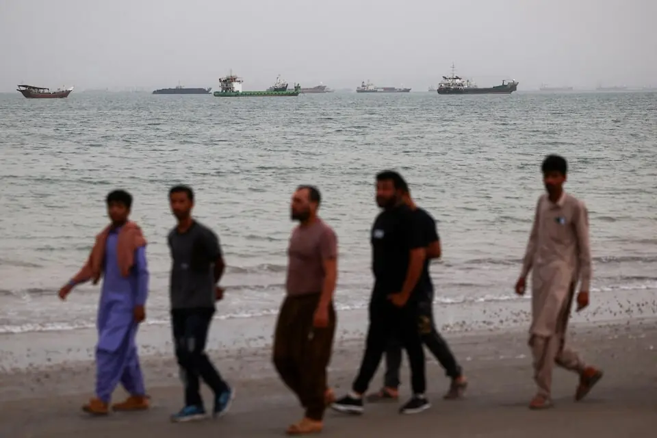Vessels carrying Middle East oil, LNG exit Hormuz, head for Pakistan, China
