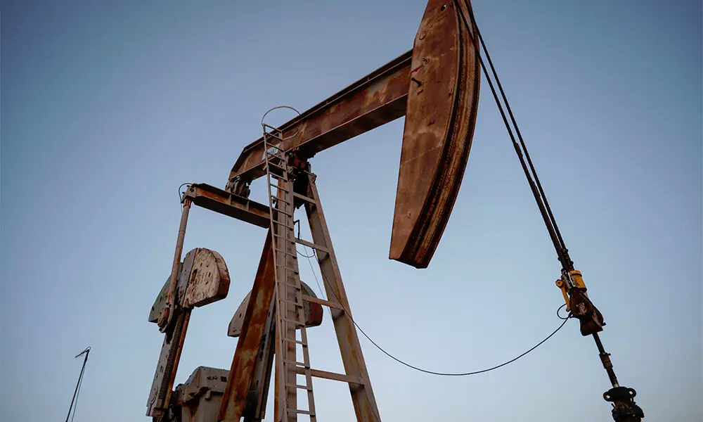 Oil slips 6% as US, Iran seen moving closer to peace deal