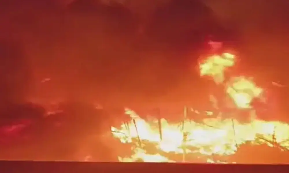 Massive fire destroys mini-market in Kharian