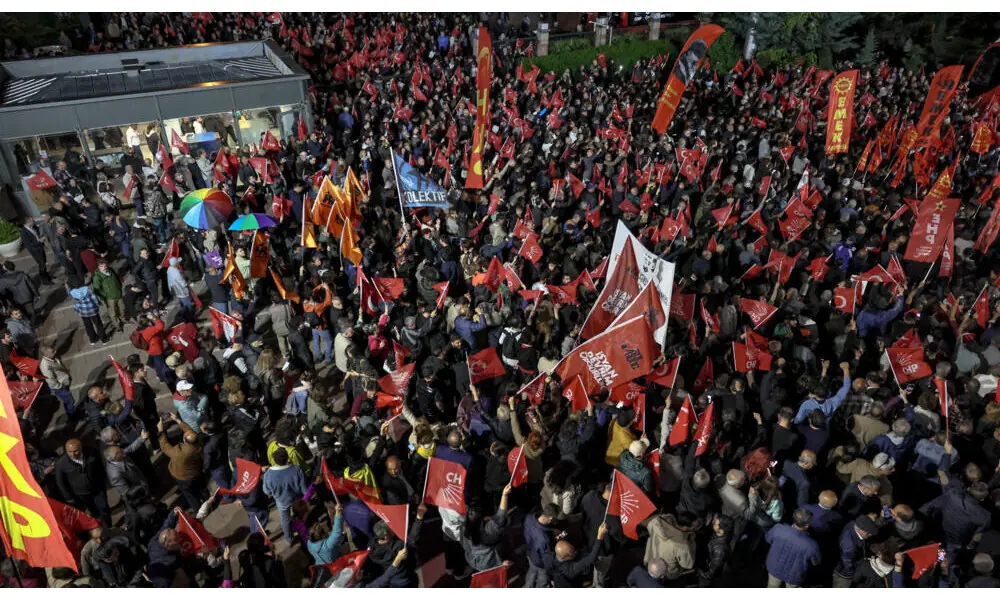 Rival events divide Turkey’s main opposition party