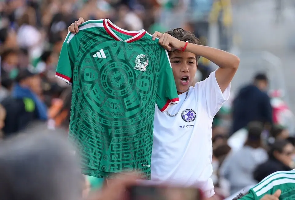 World Cup co-hosts Mexico beat Australia 1-0 in Rose Bowl warmup