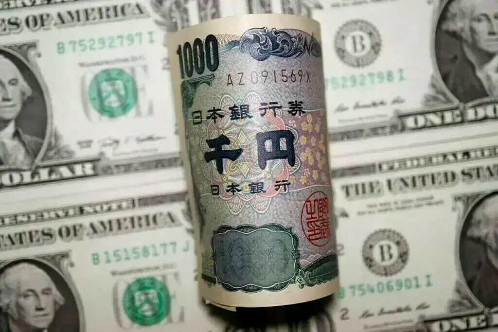 Yen slips to key 160 level as Gulf hostilities boost dollar