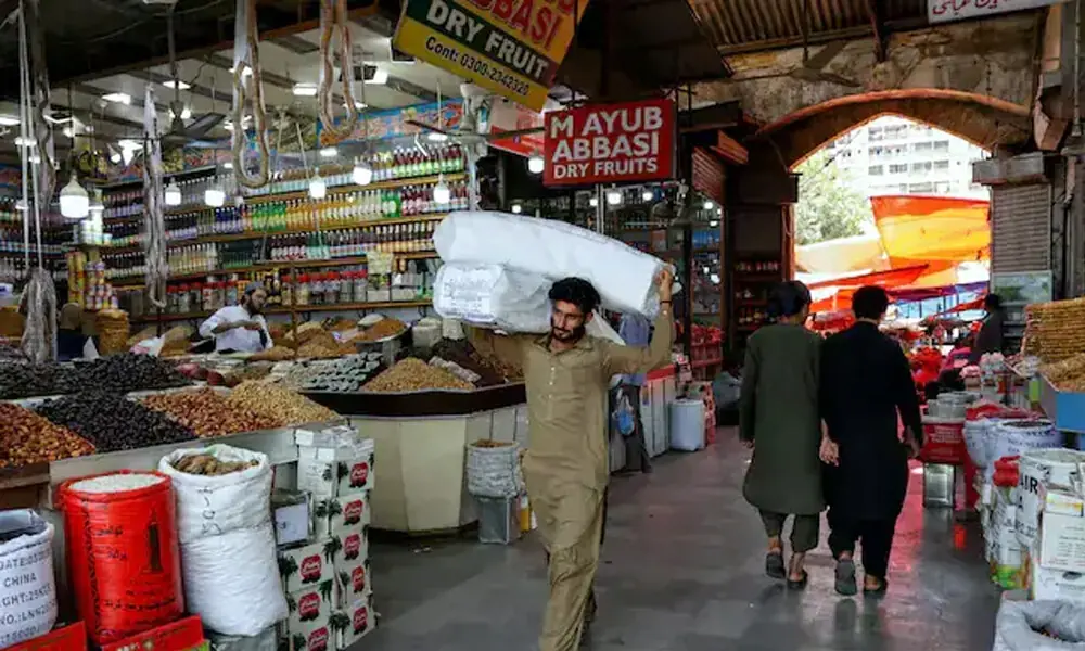 Small traders reject tax scheme