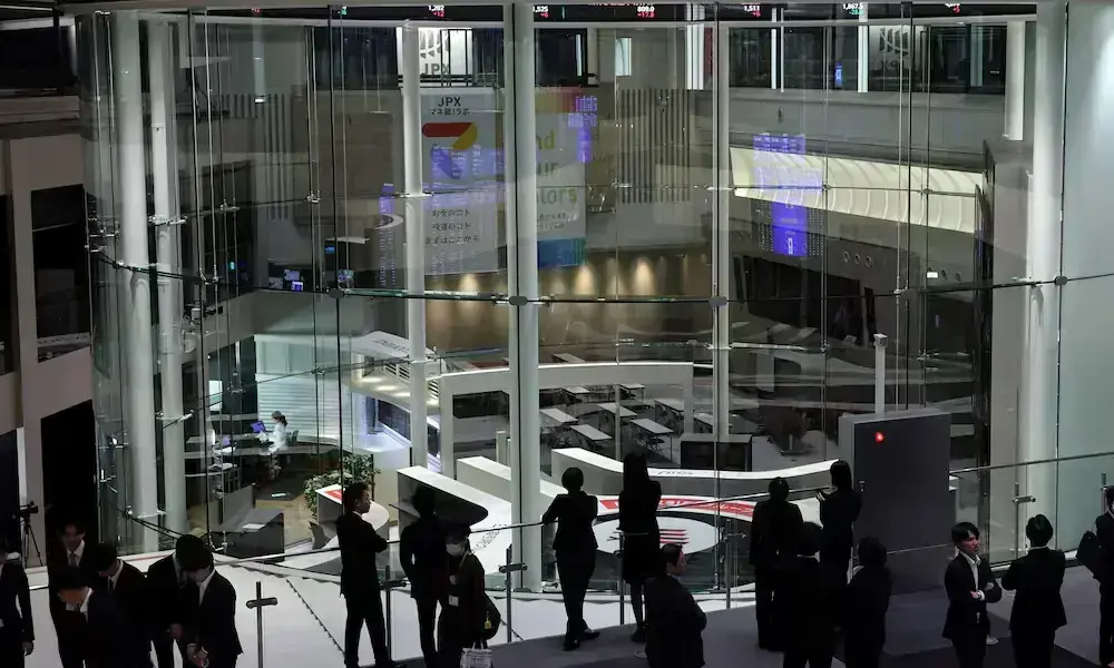 Japan's Nikkei slumps, yen trades above 160 level on tech, G