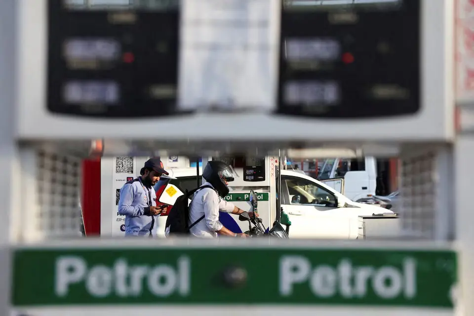 India's opposition urges government to absorb oil 