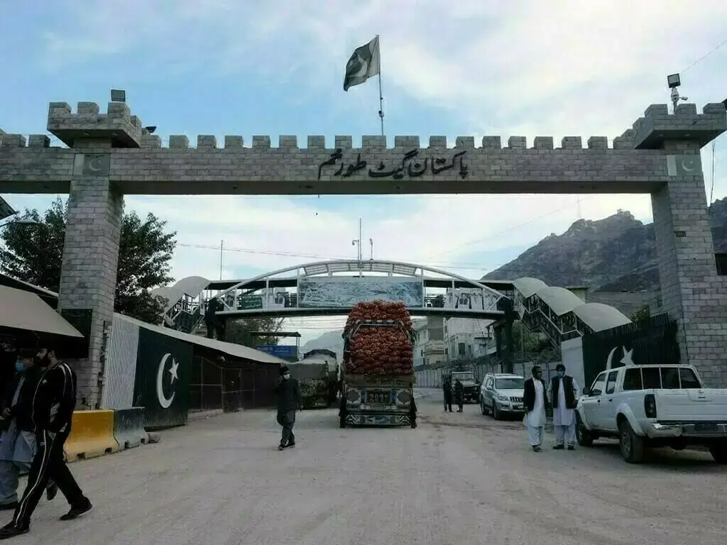 Stranded trucks to start re-entering via Torkham b