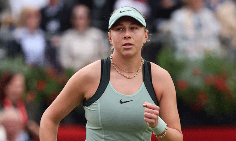 Americans Amanda Anisimova, Iva Jovic cruise into London qua