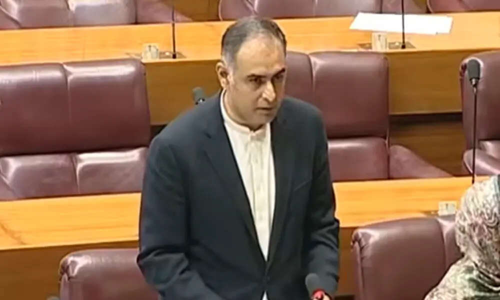 Kayani tells NA: Approx 3.5m shopkeepers to be brought into tax net