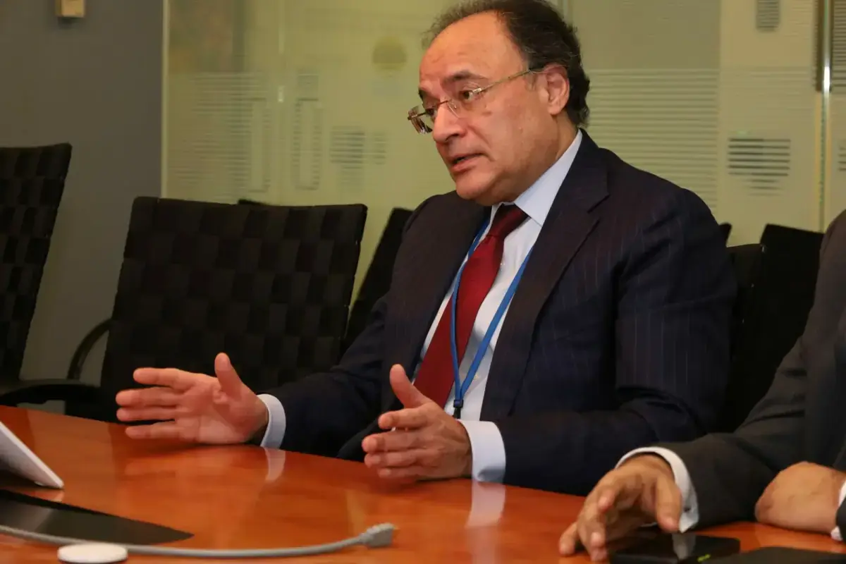 Aurangzeb reviews macroeconomic performance with IMF officials