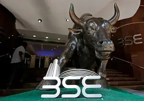 Indian shares log weekly losses as crude climbs, HDFC Bank tumbles