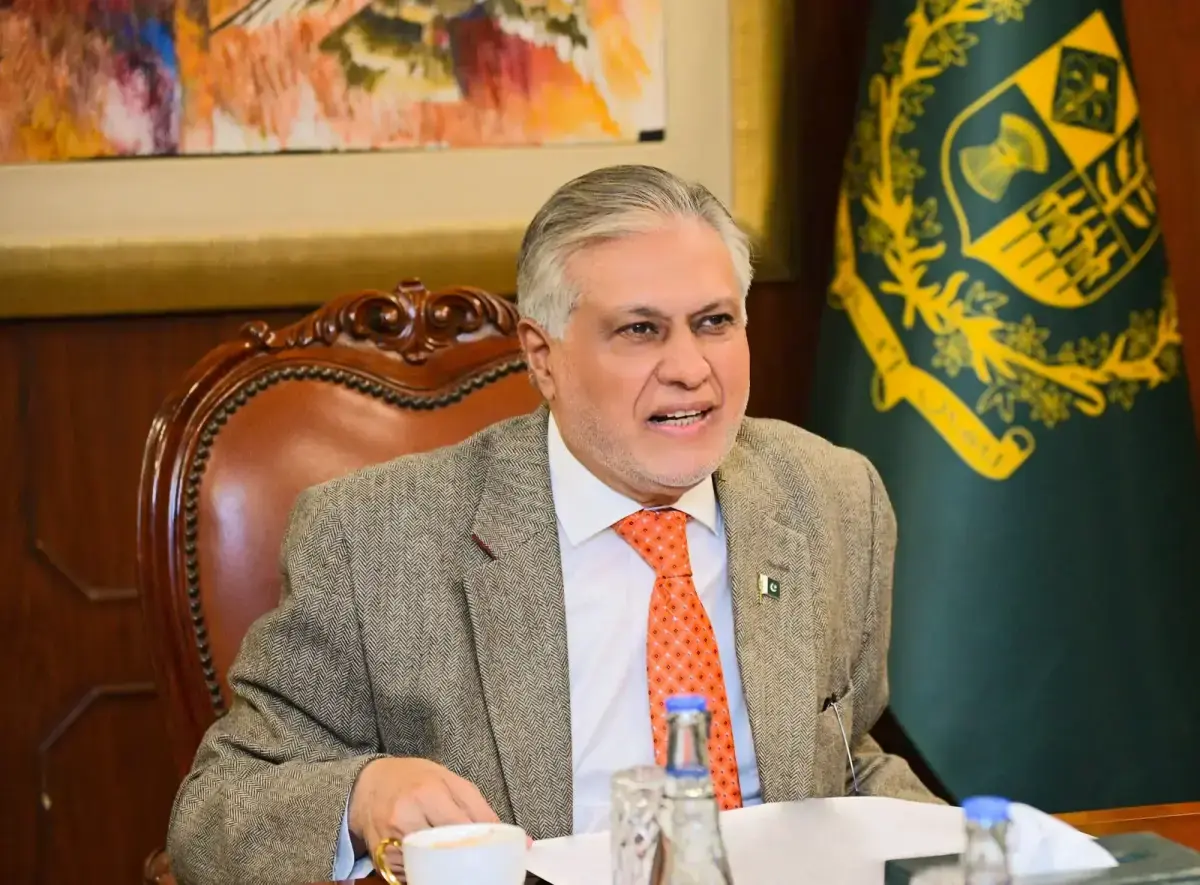 Pakistan, Canada Foreign Ministers Review Makkah Defence Pact