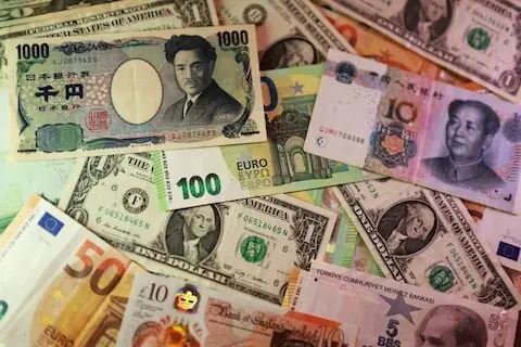 US Dollar Struggles Near Two-Month Low Ahead of Inflation Data