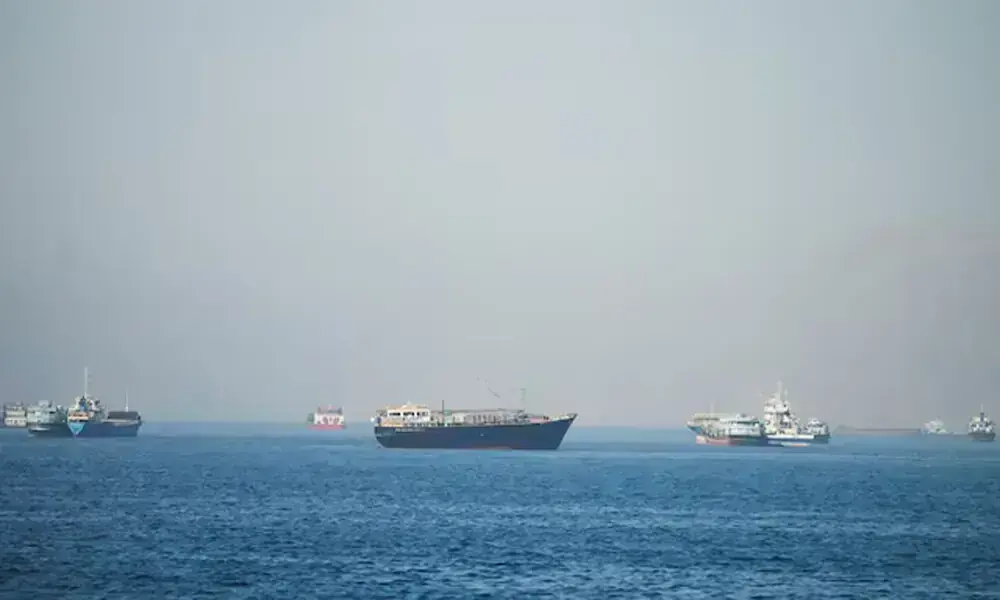 Saudi Red Sea Oil Loadings Turn Dark Amid Houthi Threats