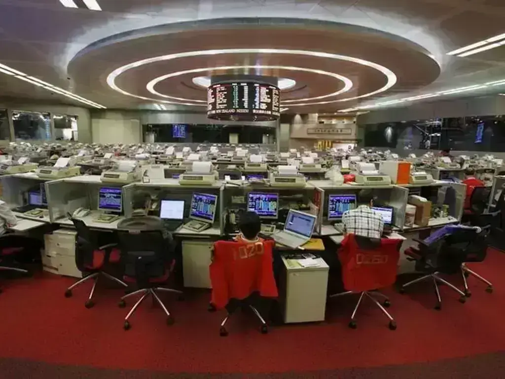 Chinese and Hong Kong Stocks Fall as Unitree IPO Drains Cash