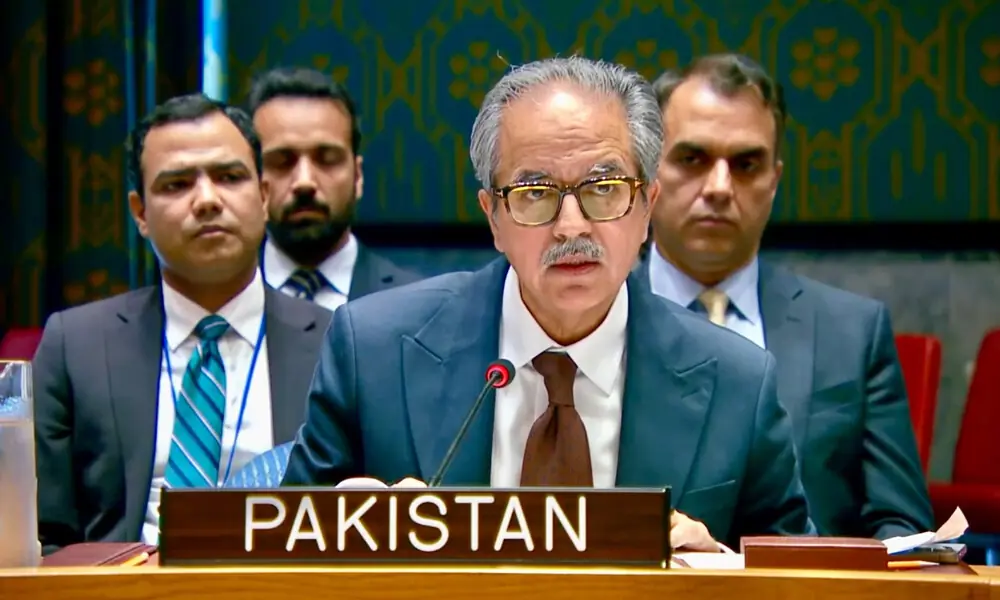 Pakistan calls for protection of commercial shipping, political settlement in Yemen
