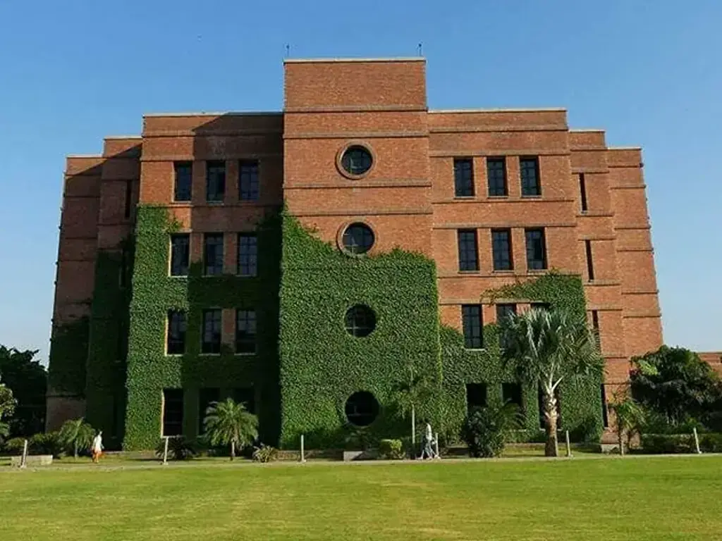 LUMS launches centre to measure air pollution