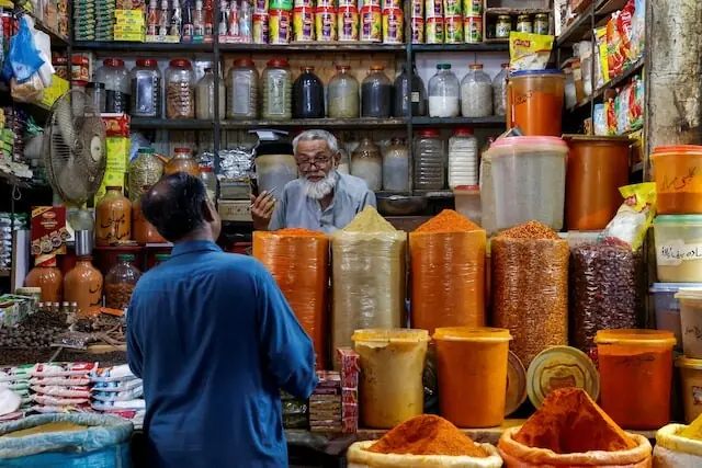 IMF sees Pakistan's inflation rising to 9.9% in 2027 as growth slows