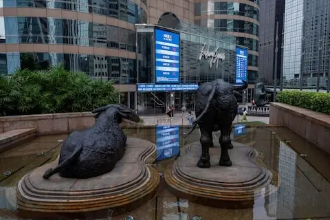 Asian stocks slip, Wall St and bonds benefit from oil skid