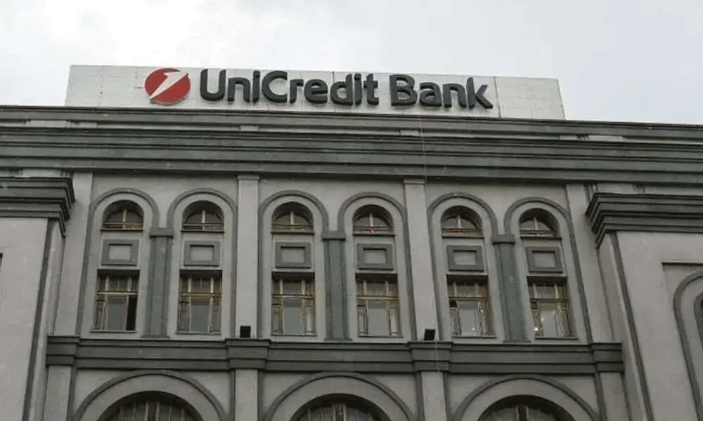 UniCredit to buy back securities-services unit from Societe Generale, document shows