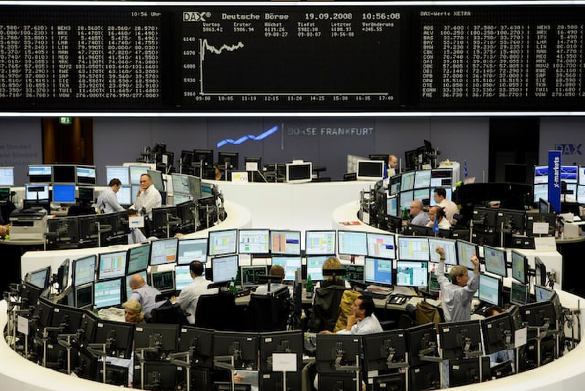 Europe shares fall as HSBC weighs, France protests keep investors wary