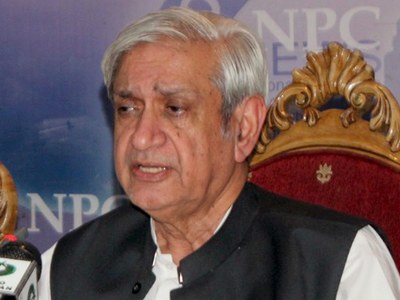 Rs26 billion required to wipe out locusts: Fakhar Imam