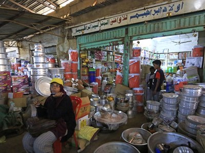 Sudan hands out cash to ease economic crunch