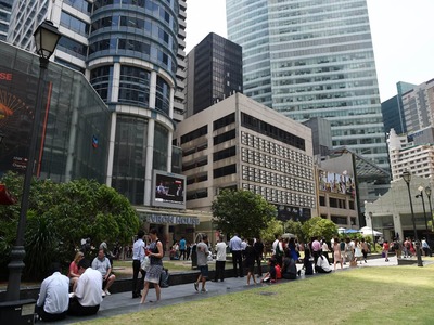 Singapore plunges into recession