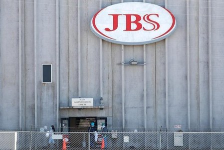 Rare air: U.S. meatpackers try air cleaning tech after COVID-19 outbreaks