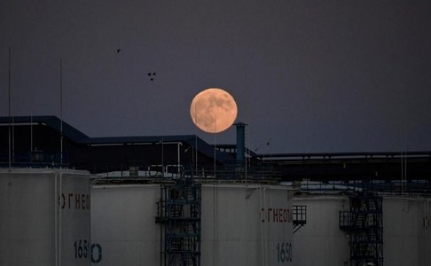 Oil ticks up, but gains capped by demand destruction Oil ticks up, but gains capped by demand destruction