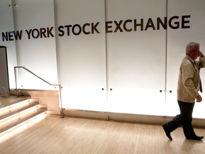 Wall Street rises as investors watch stimulus, pandemic and earnings