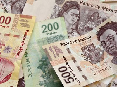 Mexican peso tumbles on record GDP contraction Mexican peso tumbles on record GDP contraction