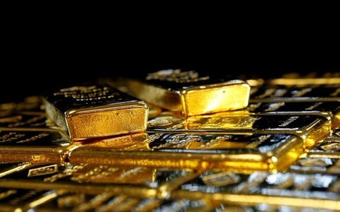 Gold soars to record high as virus fears lift safe-haven demand