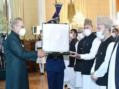 President confers Pakistan’s highest civil award on Syed Ali Gillani President confers Pakistan’s highest civil award on Syed Ali Gillani