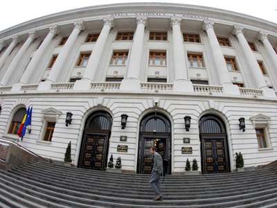 Romania's central bank unanimously voted to cut rate on Aug. 5: minutes Romania's central bank unanimously voted to cut rate on Aug. 5: minutes