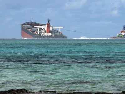 Ship that oozed oil off Mauritius coast splits in two