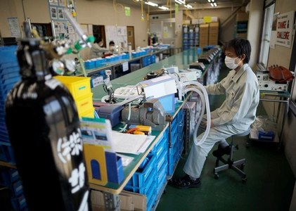 Japan manufacturers' gloom eases slightly but pandemic woes remain