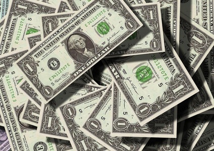 Dollar and yen rise as tech selloff sends investors to safety
